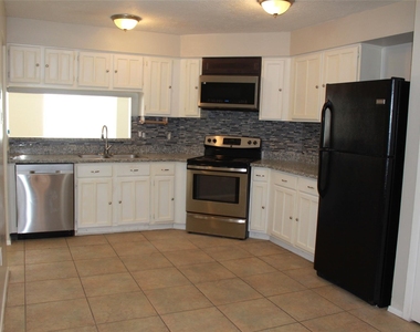 4406 Lost Lake Lane - Photo Thumbnail 12