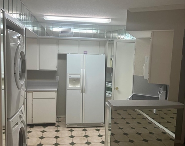 10811 Richmond Avenue - Photo Thumbnail 3