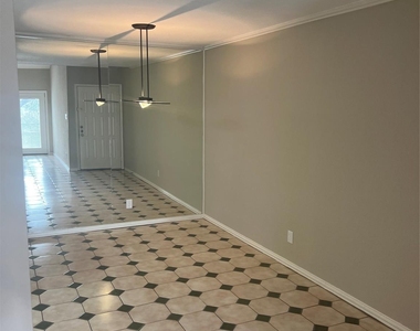 10811 Richmond Avenue - Photo Thumbnail 19