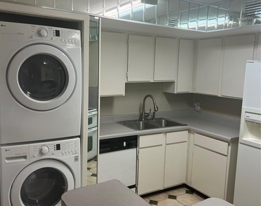 10811 Richmond Avenue - Photo Thumbnail 2
