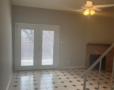 10811 Richmond Avenue - Photo Thumbnail 18