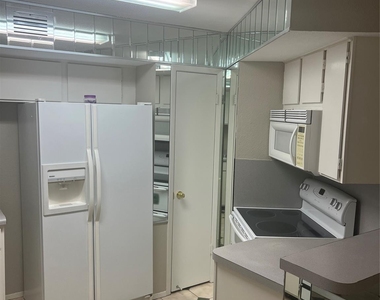 10811 Richmond Avenue - Photo Thumbnail 4