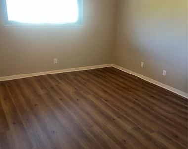 10811 Richmond Avenue - Photo Thumbnail 24