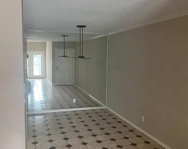 10811 Richmond Avenue - Photo Thumbnail 1
