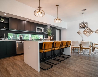 2212 Francis Street - Photo Thumbnail 13
