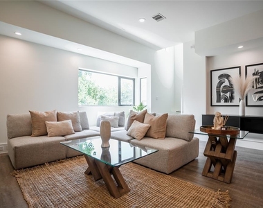 2212 Francis Street - Photo Thumbnail 7