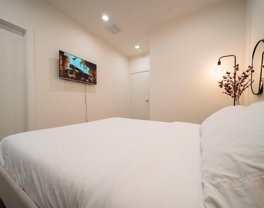 2212 Francis Street - Photo Thumbnail 29