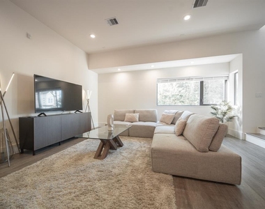 2212 Francis Street - Photo Thumbnail 8
