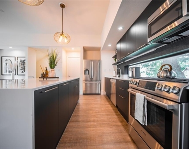 2212 Francis Street - Photo Thumbnail 14