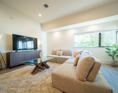 2212 Francis Street - Photo Thumbnail 10
