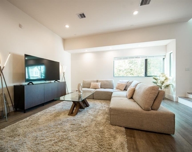 2212 Francis Street - Photo Thumbnail 4