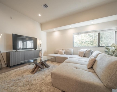 2212 Francis Street - Photo Thumbnail 11