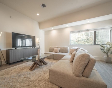 2212 Francis Street - Photo Thumbnail 3