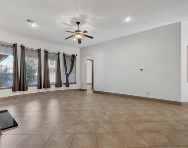 6223 Duke Trail Lane - Photo Thumbnail 12