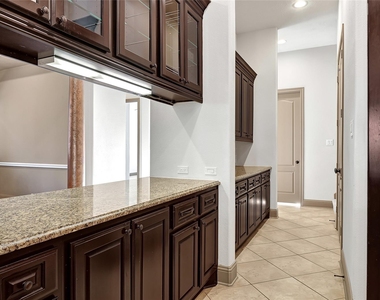 6223 Duke Trail Lane - Photo Thumbnail 15