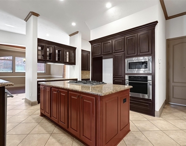 6223 Duke Trail Lane - Photo Thumbnail 2