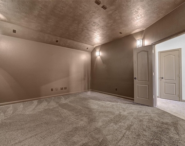6223 Duke Trail Lane - Photo Thumbnail 6