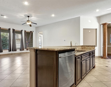 6223 Duke Trail Lane - Photo Thumbnail 10