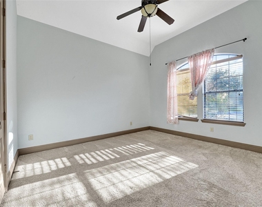 6223 Duke Trail Lane - Photo Thumbnail 34