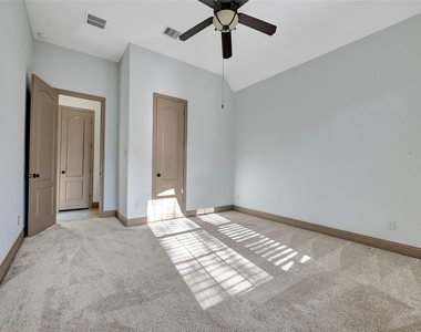 6223 Duke Trail Lane - Photo Thumbnail 35