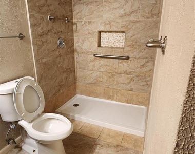 2818 S Bartell Drive - Photo Thumbnail 6