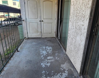 2818 S Bartell Drive - Photo Thumbnail 7
