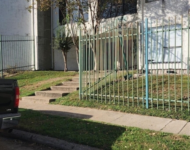 2818 S Bartell Drive - Photo Thumbnail 4
