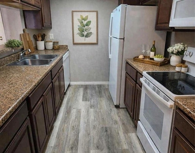 2818 S Bartell Drive - Photo Thumbnail 3