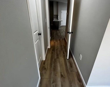 2425 Augusta Drive - Photo Thumbnail 6