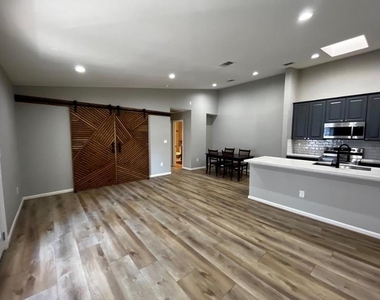 2425 Augusta Drive - Photo Thumbnail 15