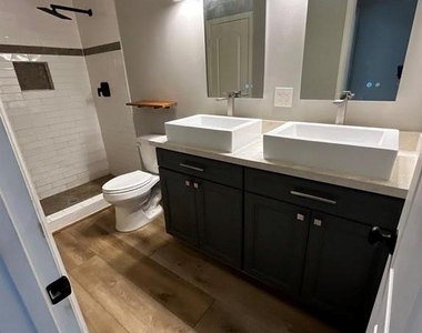 2425 Augusta Drive - Photo Thumbnail 3