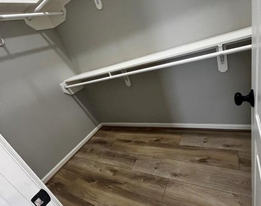 2425 Augusta Drive - Photo Thumbnail 5