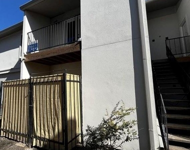2425 Augusta Drive - Photo Thumbnail 9