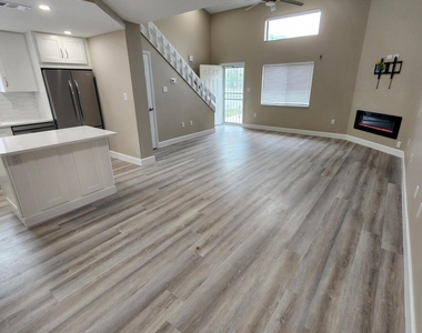 304 Wilson Avenue - Photo Thumbnail 6