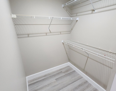 304 Wilson Avenue - Photo Thumbnail 16