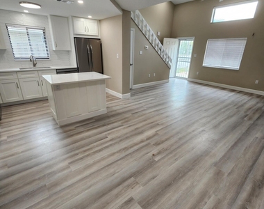 304 Wilson Avenue - Photo Thumbnail 7