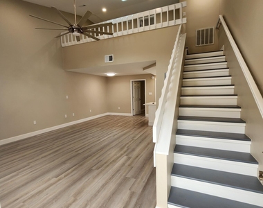 304 Wilson Avenue - Photo Thumbnail 2