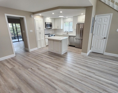 304 Wilson Avenue - Photo Thumbnail 5