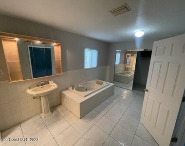 356 Pipit Street Ne - Photo Thumbnail 11