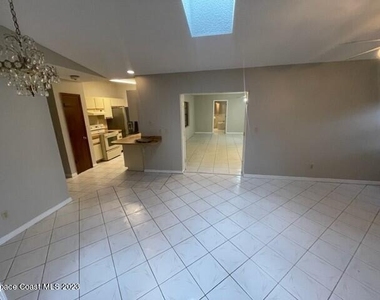 356 Pipit Street Ne - Photo Thumbnail 5