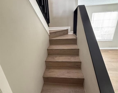 3009 S Manhattan Avenue - Photo Thumbnail 6