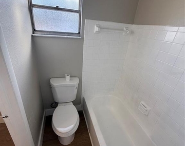 3009 S Manhattan Avenue - Photo Thumbnail 7