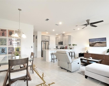 2331 Garden Belle Drive - Photo Thumbnail 2