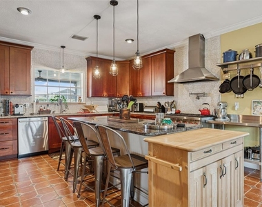 2603 N Ridgewood Avenue - Photo Thumbnail 11