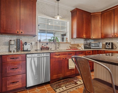 2603 N Ridgewood Avenue - Photo Thumbnail 13