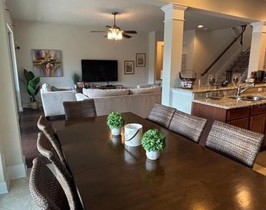 464 Douglas Edward Drive - Photo Thumbnail 8