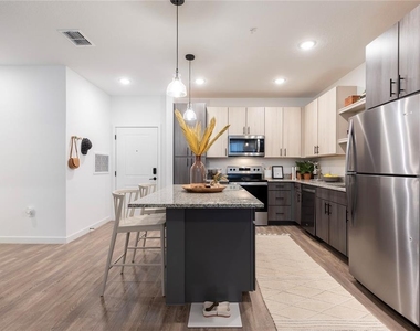 10105 Selten Way - Photo Thumbnail 4