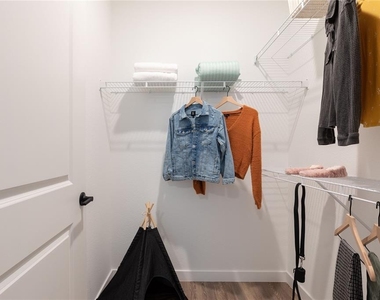 10105 Selten Way - Photo Thumbnail 8