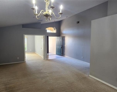254 Hunt Street - Photo Thumbnail 6