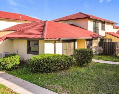 571 Hunter Circle - Photo Thumbnail 2